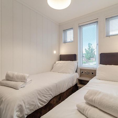 Norfolk Woods Resort And Spa Narborough  Buitenkant foto