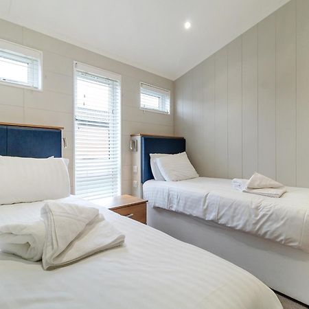 Norfolk Woods Resort And Spa Narborough  Buitenkant foto