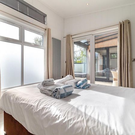 Norfolk Woods Resort And Spa Narborough  Buitenkant foto