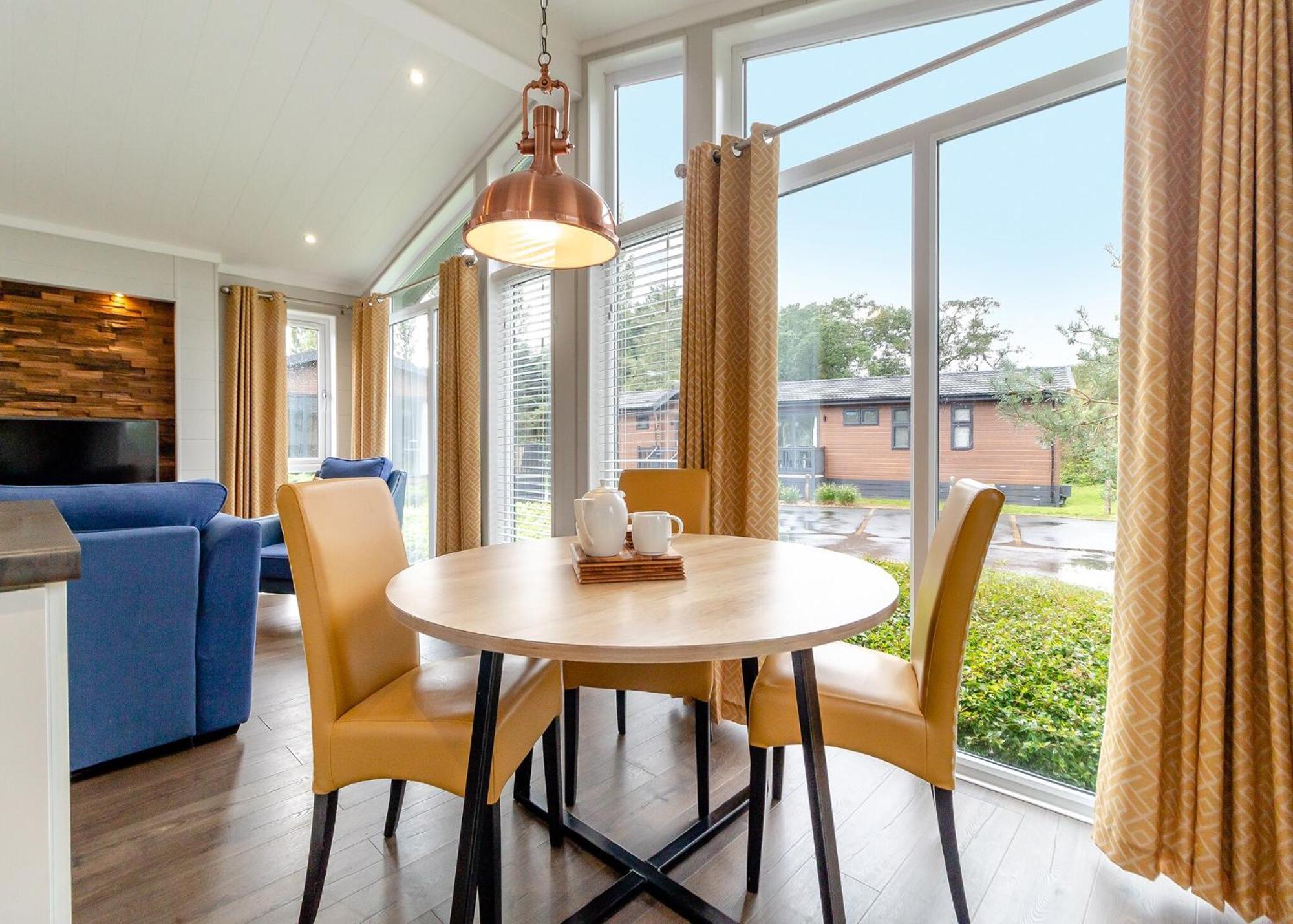 Norfolk Woods Resort And Spa Narborough  Buitenkant foto