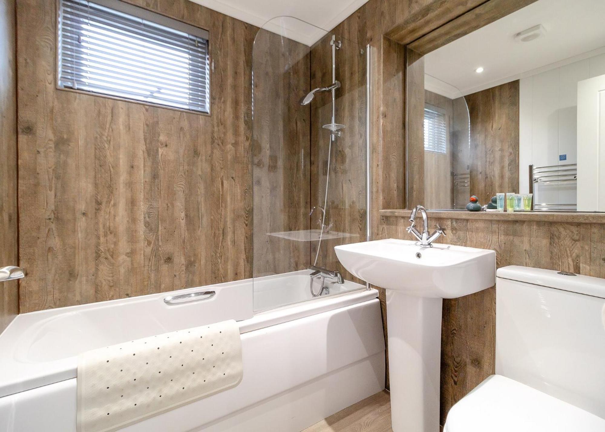 Norfolk Woods Resort And Spa Narborough  Buitenkant foto